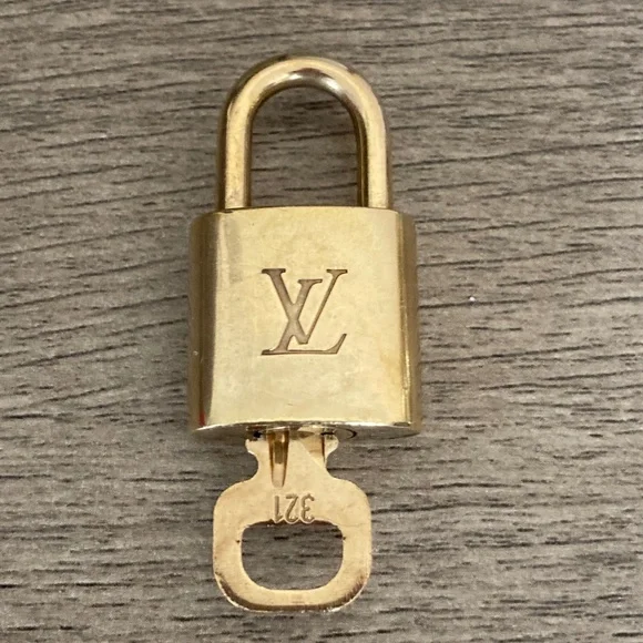 Louis Vuitton #321 Lock and Key (Authentic) Preloved - Picture 1 of 11